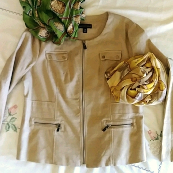 Safari Linen/Cotton Blazer by Dana Buchman - Picture 2 of 7